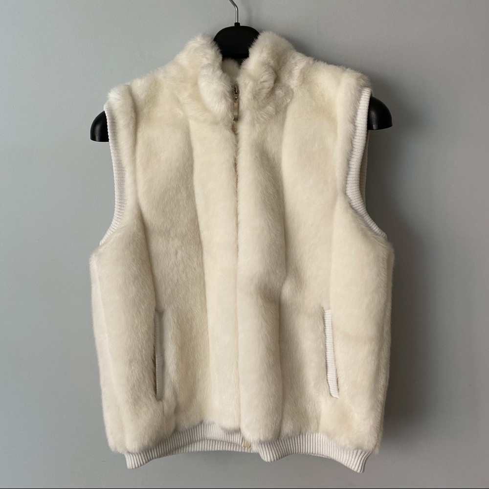 ***SOLD***Pamela McCoy white faux fur zip up vest - medium